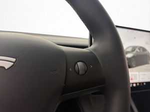 Tesla Model Y bild 26