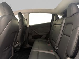Tesla Model Y bild 28