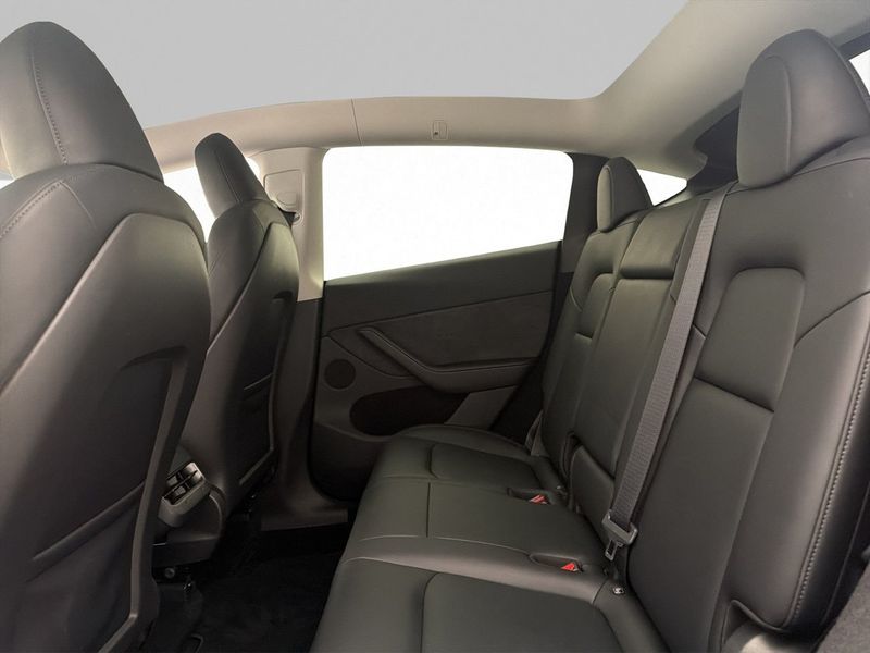 Tesla Model Y bild 28