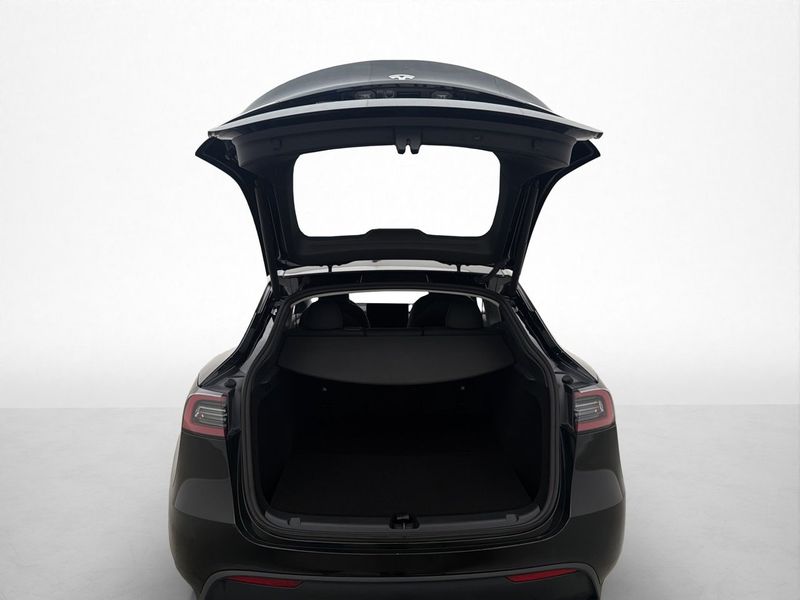 Tesla Model Y bild 11