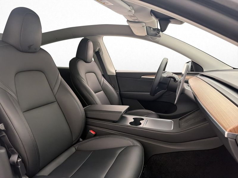 Tesla Model Y bild 14