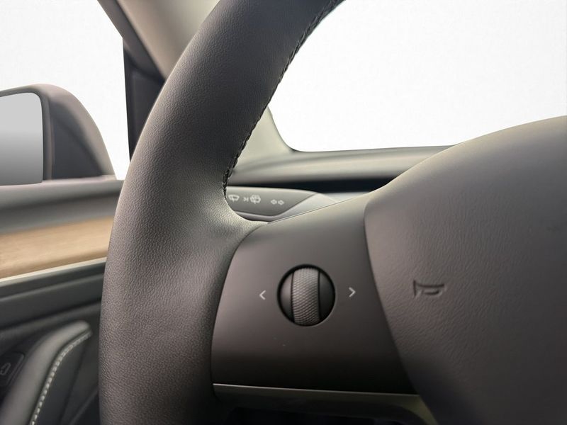 Tesla Model Y bild 24