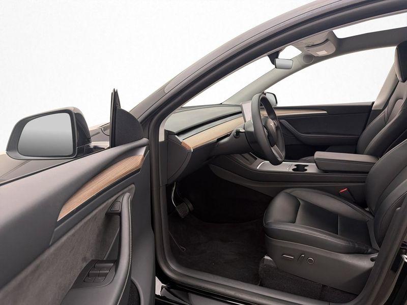 Tesla Model Y bild 34
