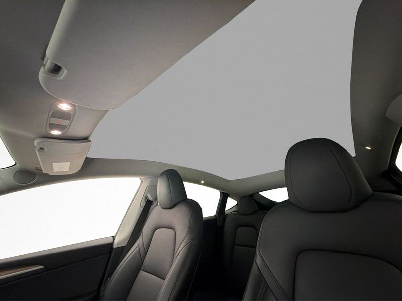 Tesla Model Y bild 15