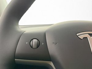 Tesla Model Y bild 24