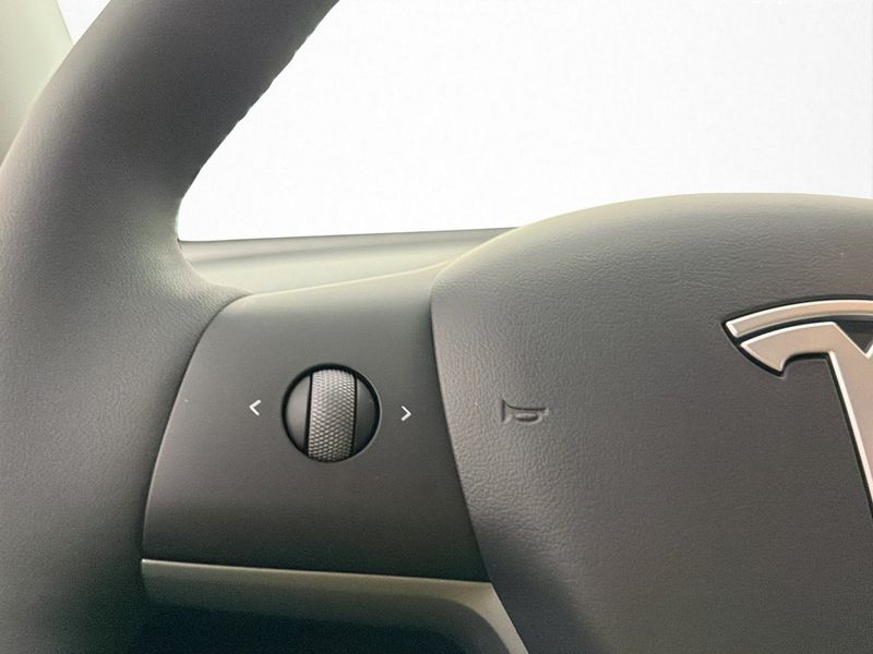 Tesla Model Y bild 24