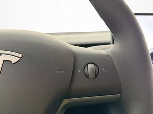 Tesla Model Y bild 25
