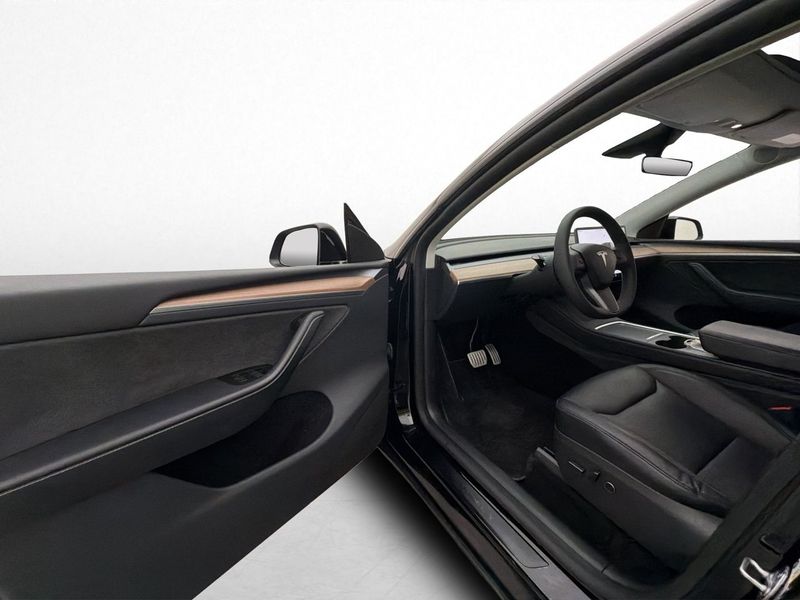 Tesla Model Y bild 33