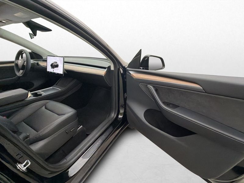 Tesla Model Y bild 34