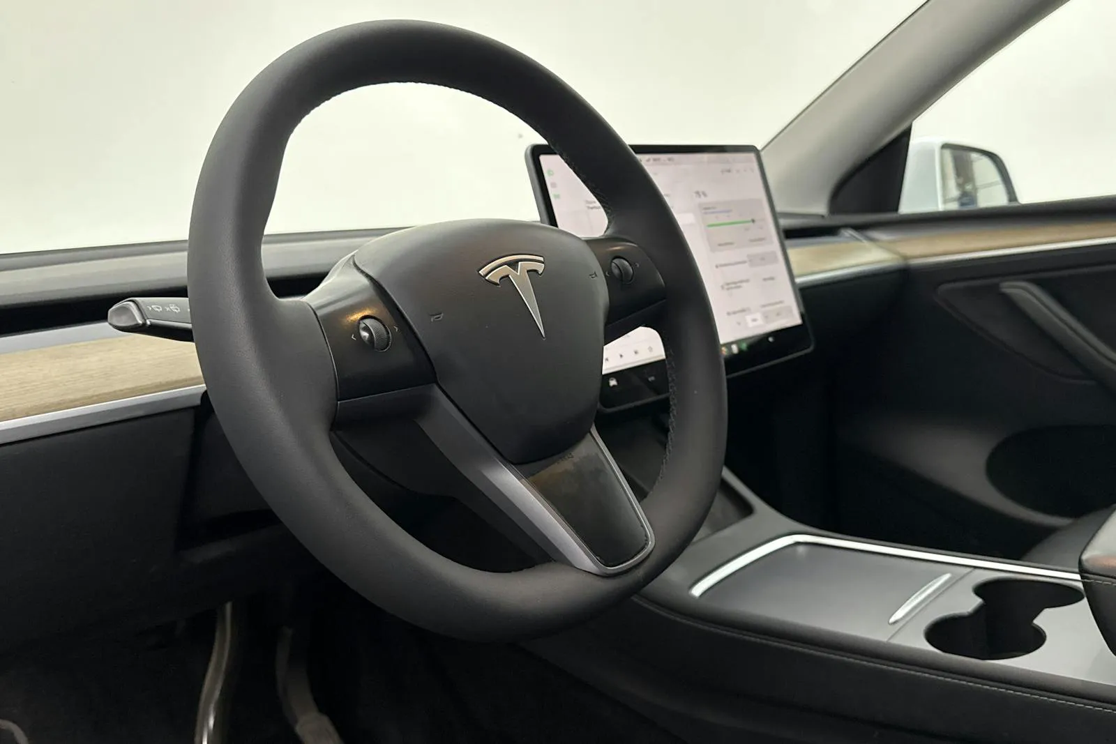Tesla Model Y bild 16