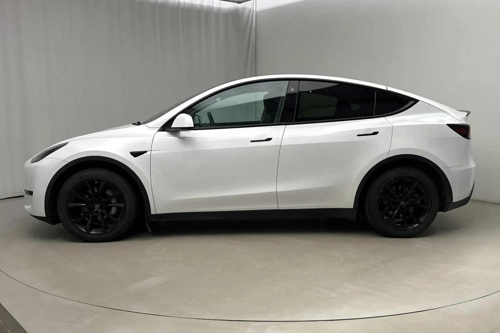 Tesla Model Y bild 2