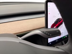 Tesla Model Y bild 32