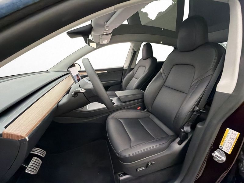 Tesla Model Y bild 13