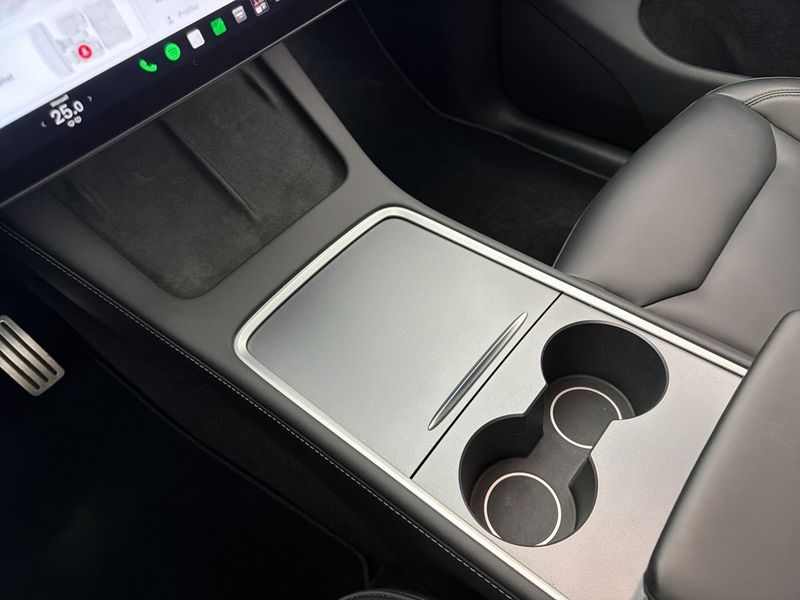 Tesla Model Y bild 30