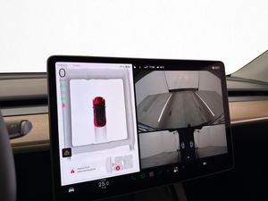 Tesla Model Y bild 24