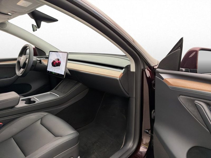 Tesla Model Y bild 19