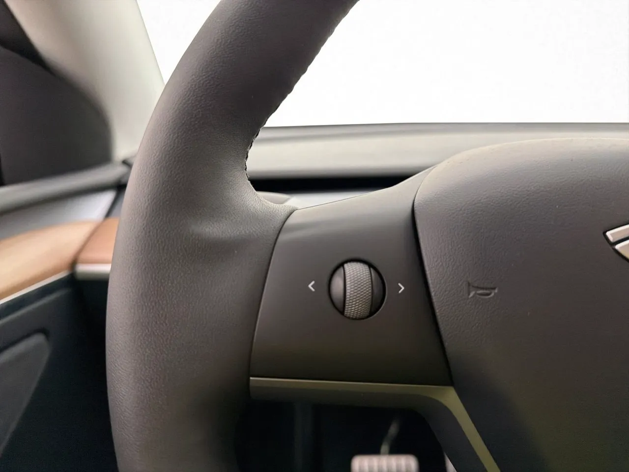 Tesla Model Y bild 33