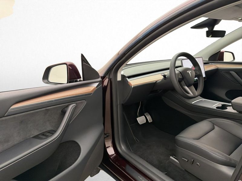 Tesla Model Y bild 12
