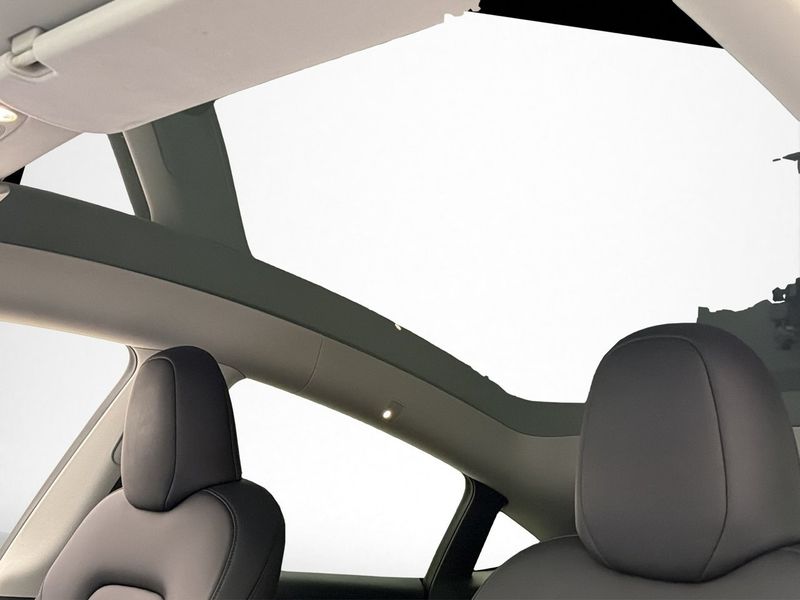 Tesla Model Y bild 34