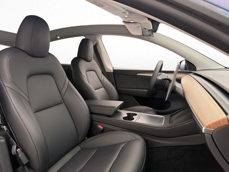 Tesla Model Y bild 16