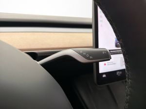 Tesla Model Y bild 25
