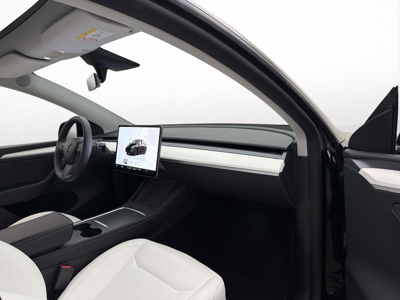 Tesla Model Y bild 17