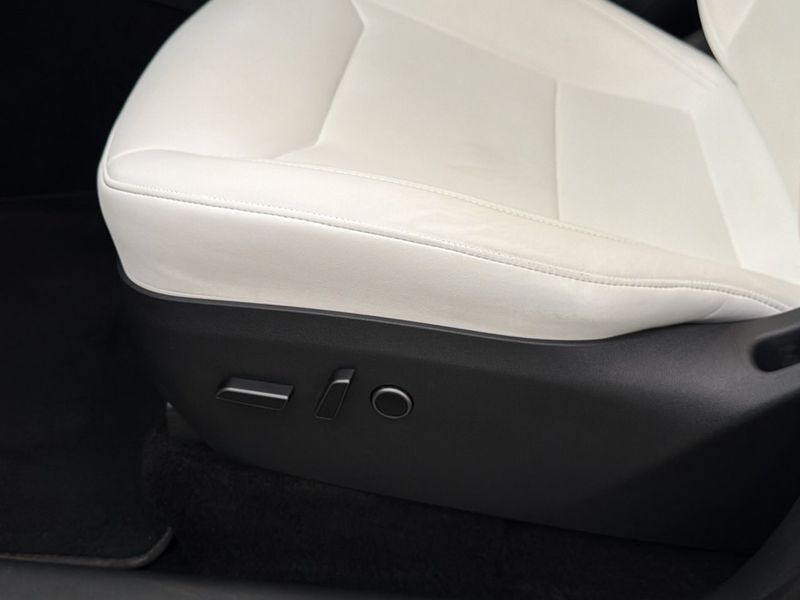 Tesla Model Y bild 21