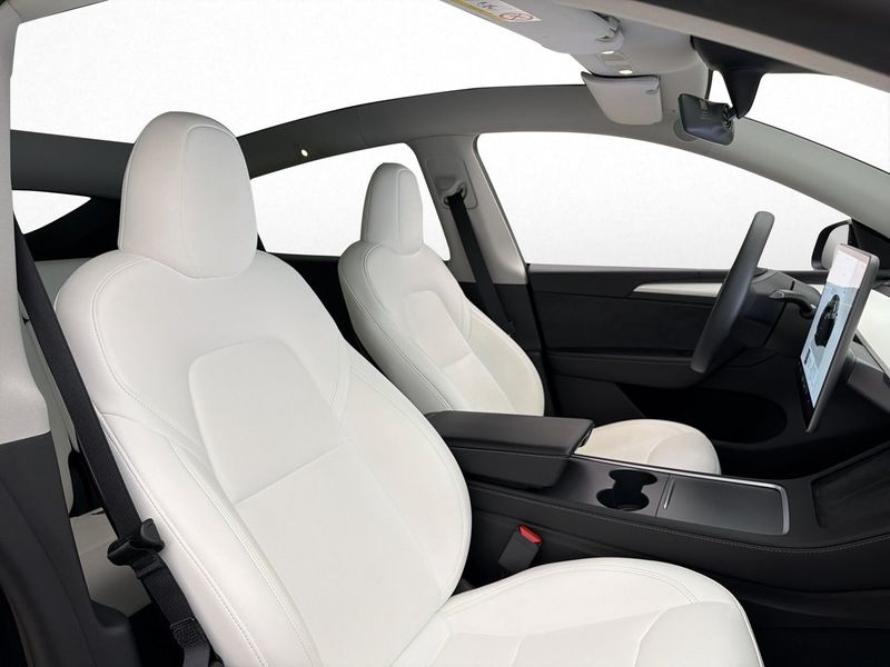 Tesla Model Y bild 16
