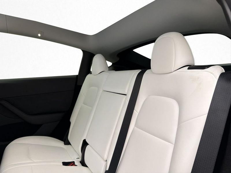 Tesla Model Y bild 14