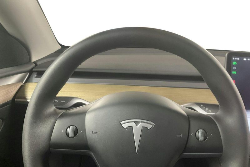 Tesla Model Y bild 10