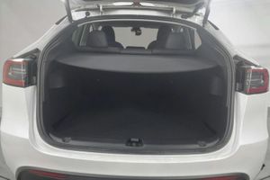 Tesla Model Y bild 9