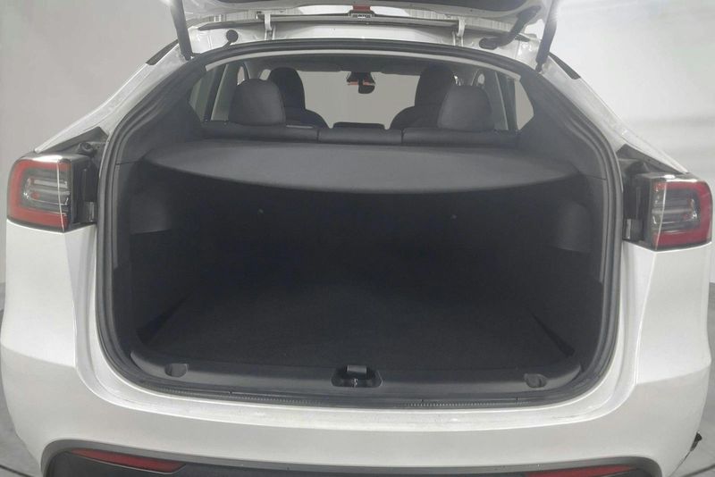 Tesla Model Y bild 9