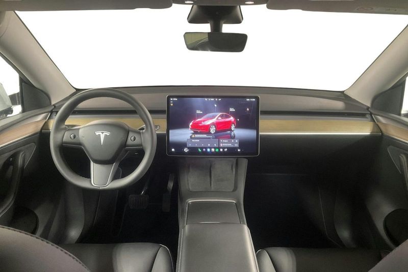 Tesla Model Y bild 6