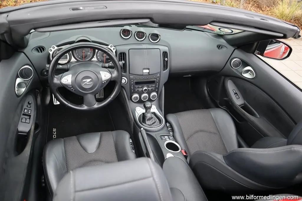 NISSAN 370Z ROADSTER 3.7 V6 328 CH – CABRIOLET – BOÎTE MANUELLE – 85 550 KM