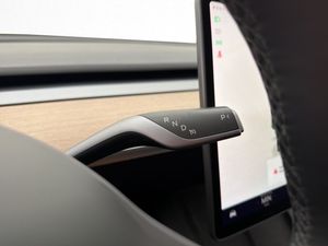 Tesla Model Y bild 18