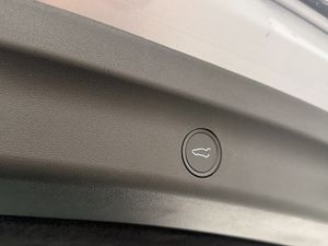 Tesla Model Y bild 32