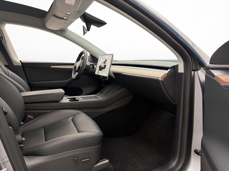 Tesla Model Y bild 29