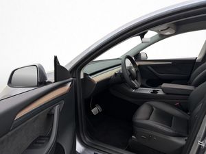 Tesla Model Y bild 12