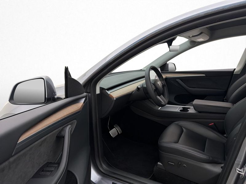 Tesla Model Y bild 12