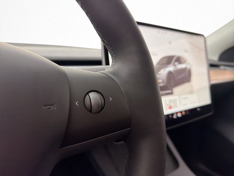 Tesla Model Y bild 17