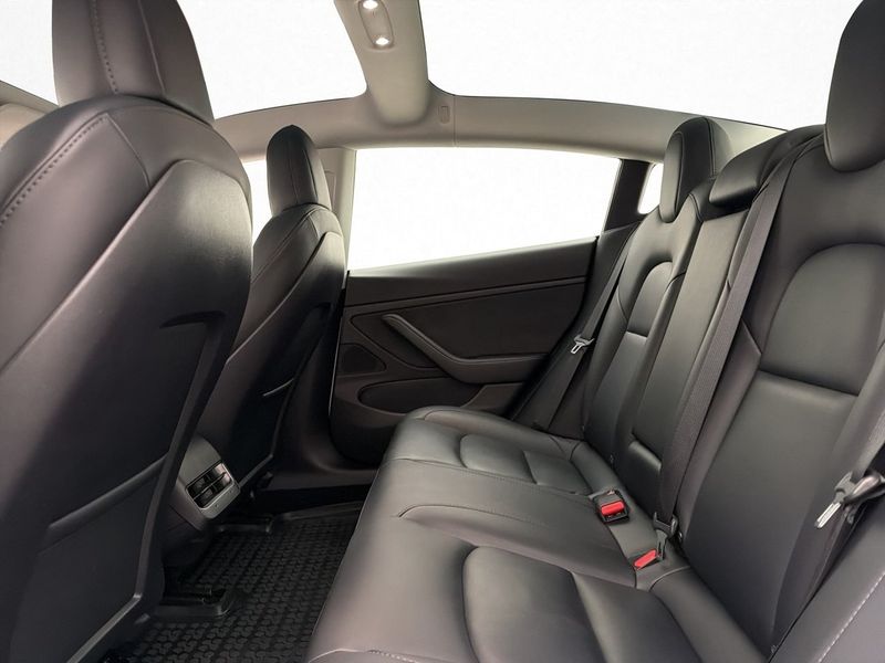 Tesla Model 3 bild 30