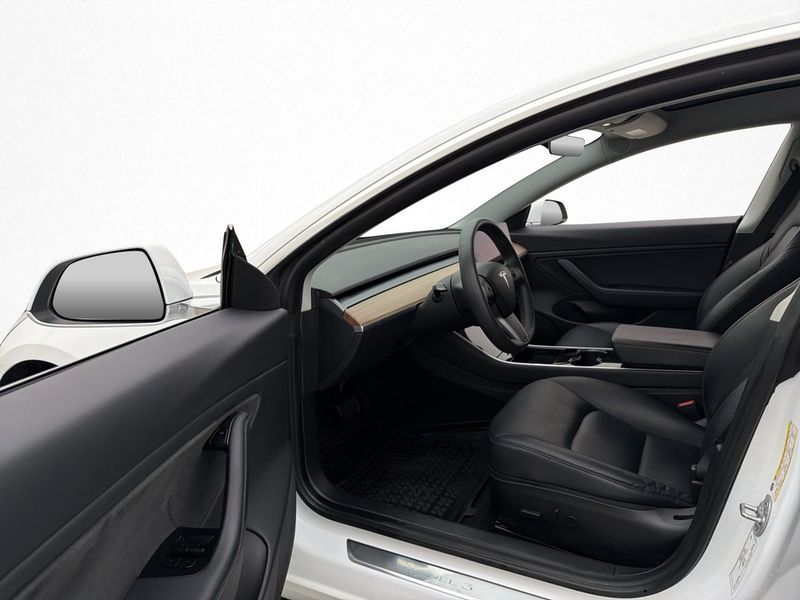 Tesla Model 3 bild 12
