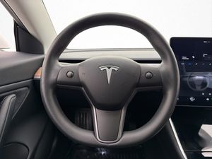 Tesla Model 3 bild 15