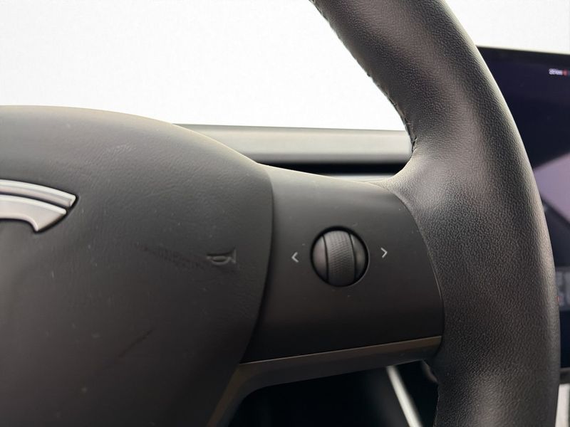 Tesla Model 3 bild 17