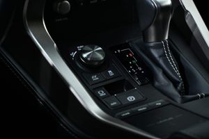 Lexus NX bild 15