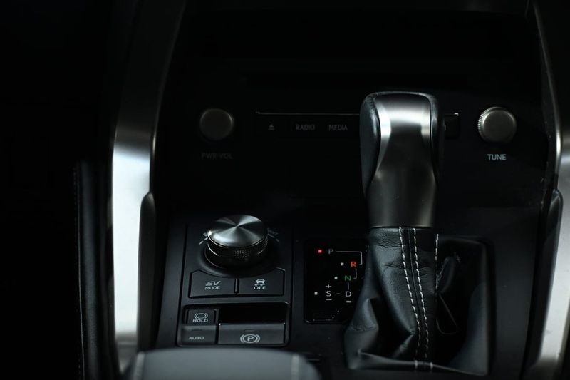 Lexus NX bild 20