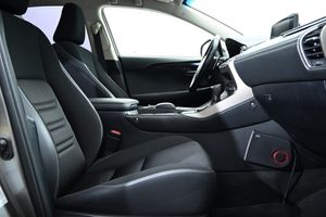 Lexus NX bild 22