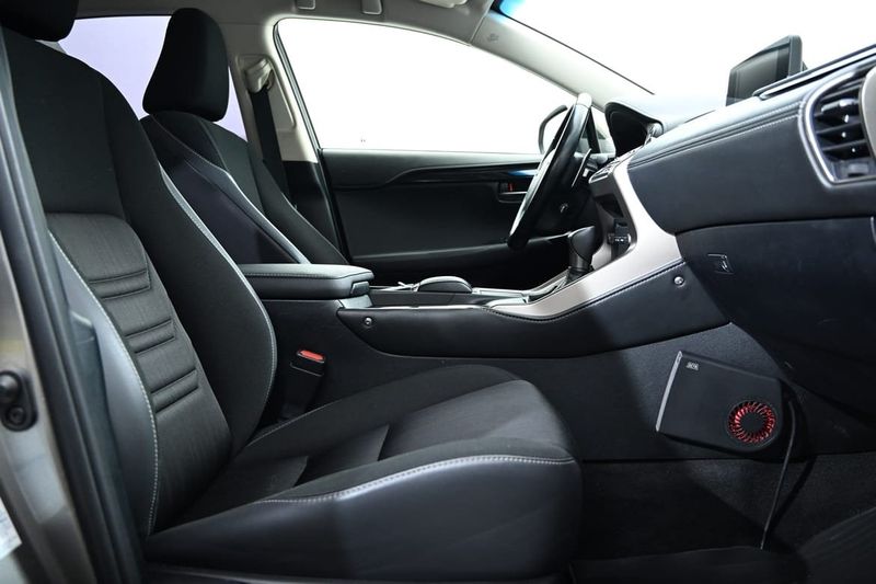 Lexus NX bild 22