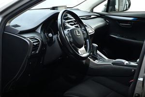 Lexus NX bild 12