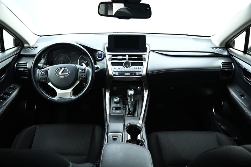 Lexus NX bild 19